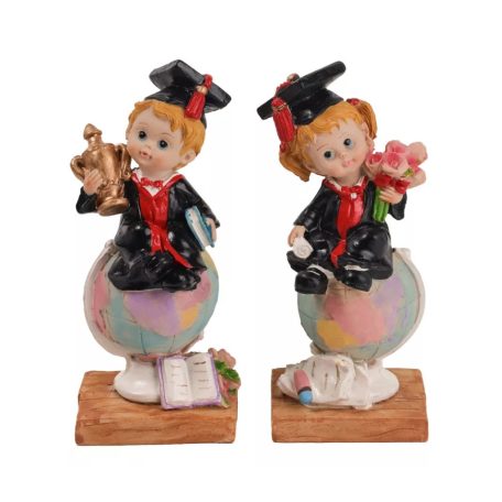 Ballagó figura fiú/lány földgömbön - 11,4 cm