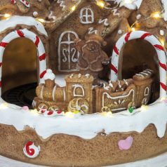 Világítós mézeskalács ház, vonattal 17,5x20 cm