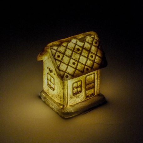  Világítós mézeskalács házikó - 6,2x5,6x8 cm