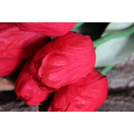 Piros mű bimbózó tulipán levelekkel - 65 cm