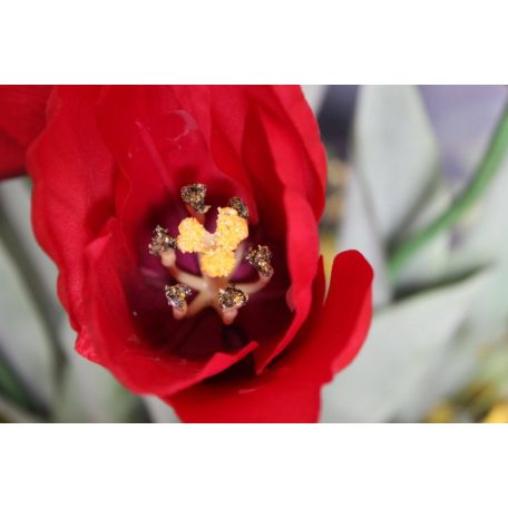 Piros mű tulipán levelekkel - 67 cm