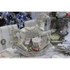 Ezüstösfehér világító lovacska ajándékokkal - 39x38x8 cm