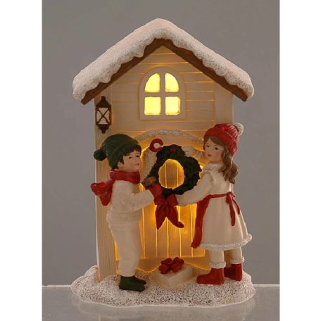 Karácsonyi fiú-lány koszorúval –LED-es - 19,5 cm     