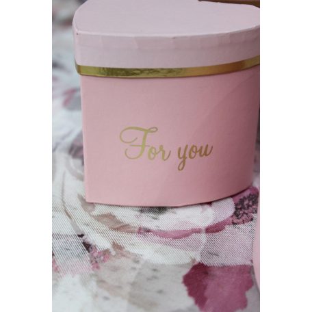 Rózsaszín szív alakú díszdoboz - 9 cm 