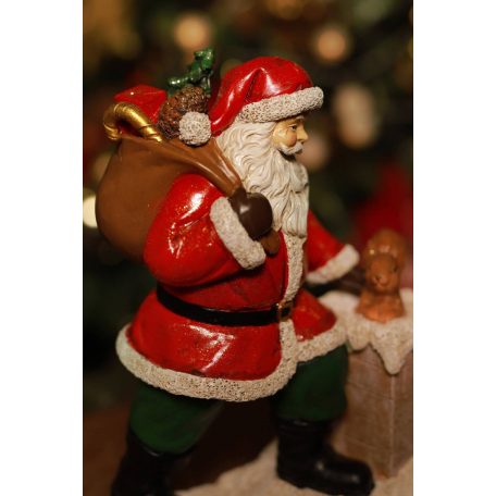 Klasszikus karácsonyi Mikulás figura a kéménynél - 19 cm