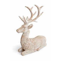 Krémszínű karácsonyi szarvas fekvő - 26 cm
