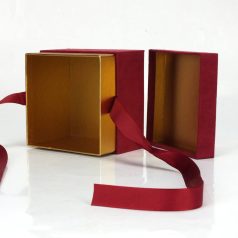 Bordó doboz masnival - 9x12 cm