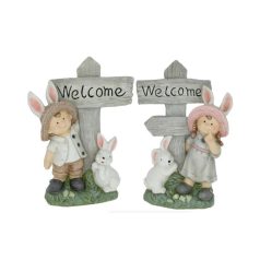   Gyerek fiú, lány "Welcome" feliratú táblával álló 2 féle - 28x18,5x41 cm 