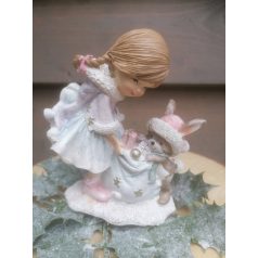 Karácsonyi kislány nyuszival - 11 cm - Raktáron